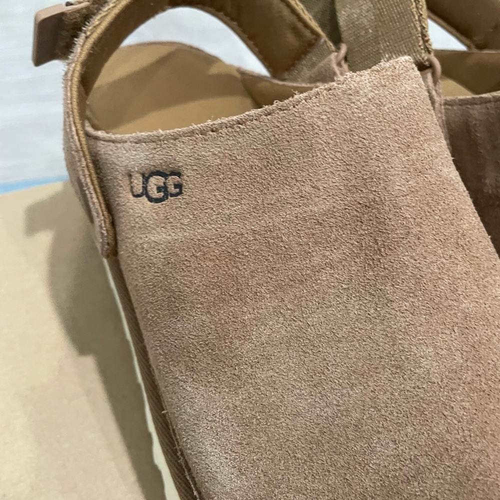 UGG Goldenstar Tan Clog - Picture 3 of 6